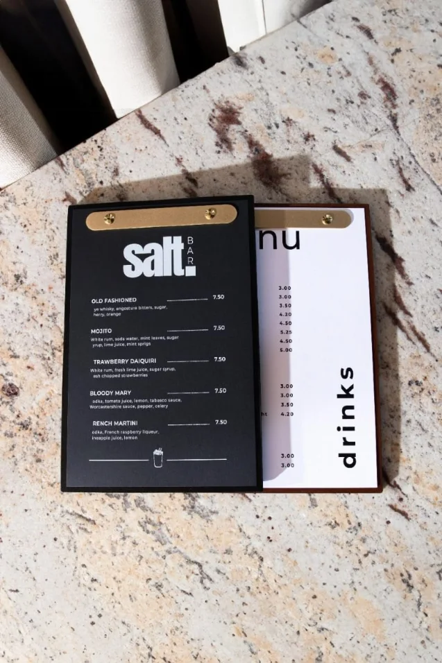 Tarjeta de mesa y menú rígido personalizado para restaurante con grabado láser
