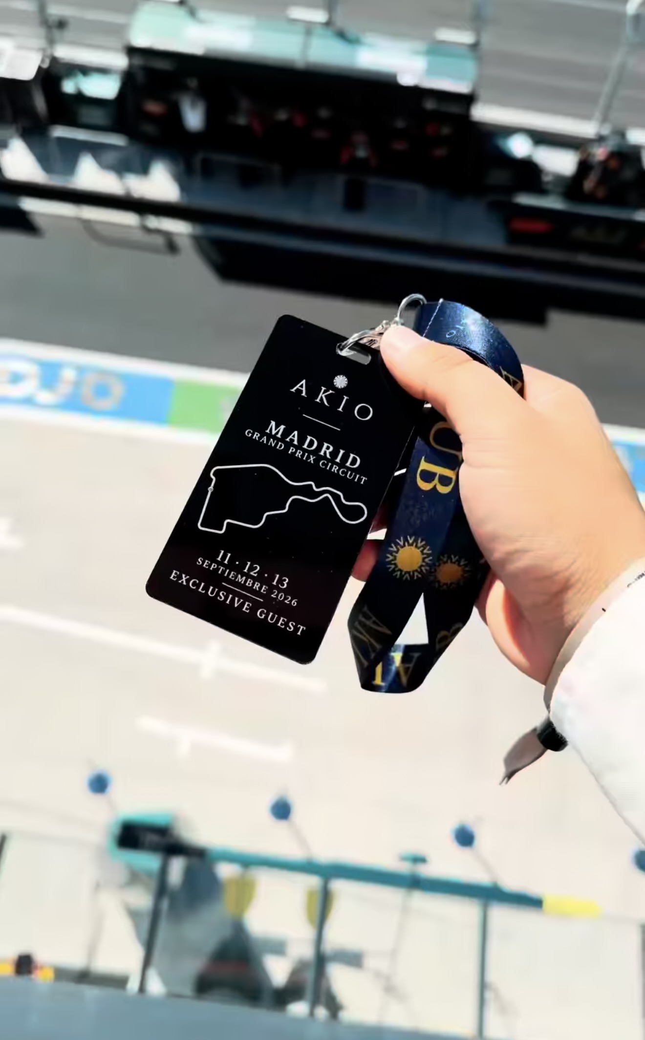 Lanyard y acreditación de circuito grabados para evento de automovilismo